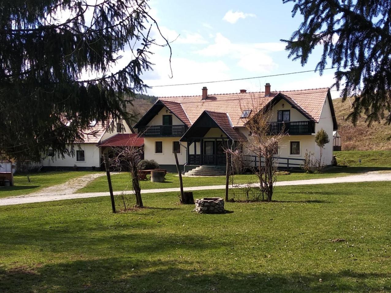 Panzio-Kemping Bekoelce Bekolce Exterior photo